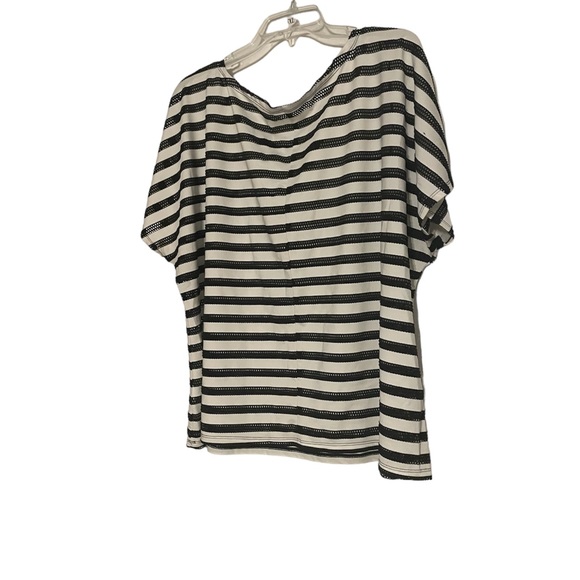 Black and white Top - Picture 2 of 4